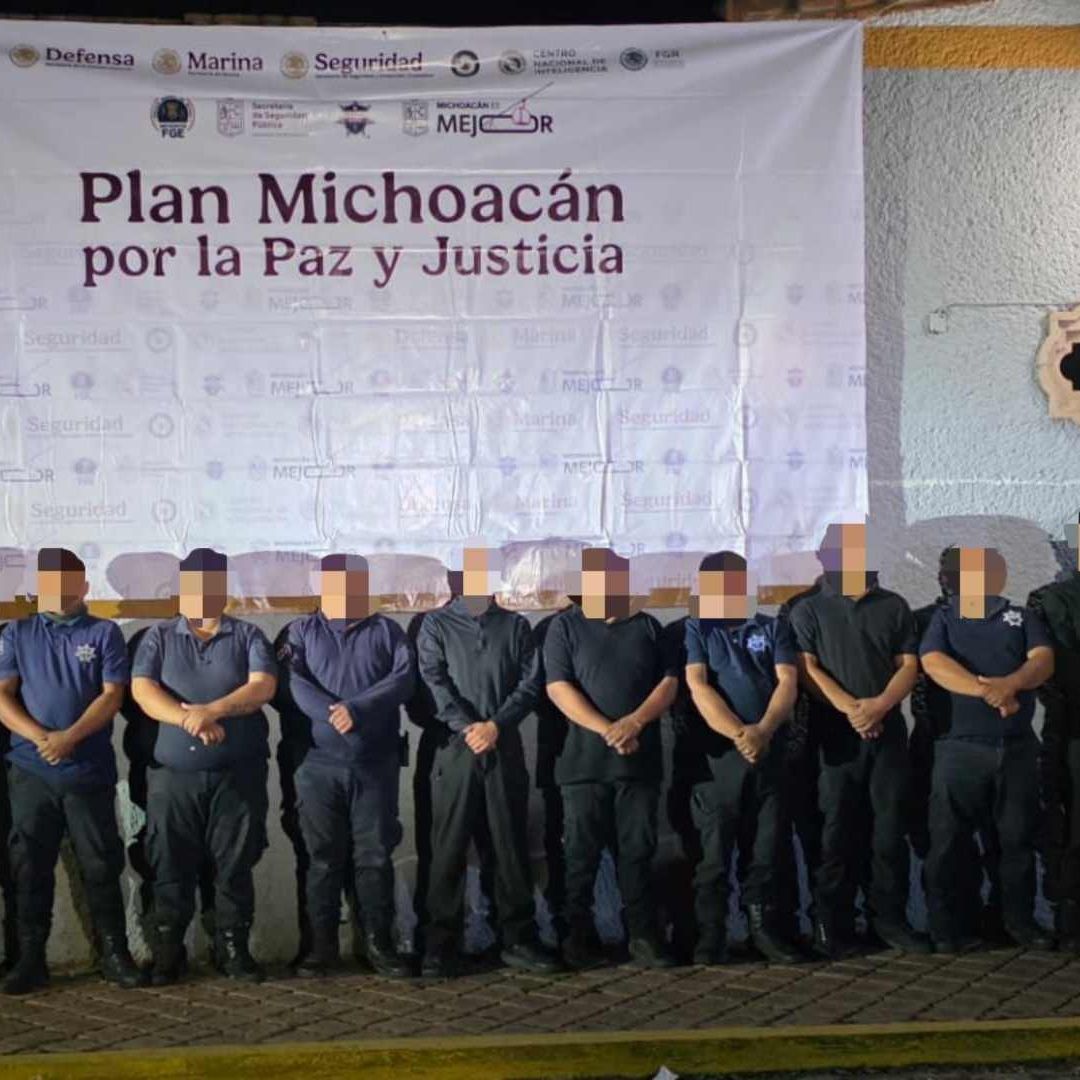 Policías detenidos en Michoacán