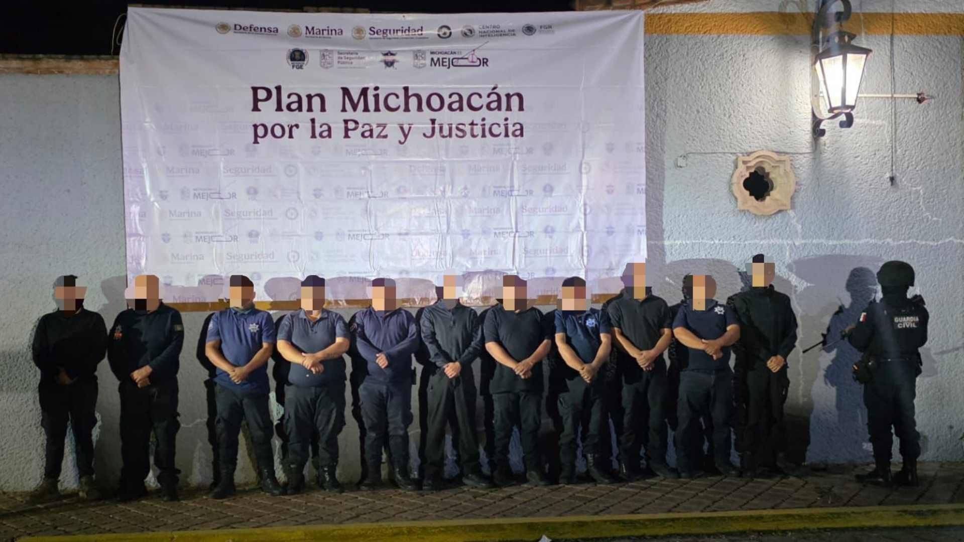 Policías detenidos en Michoacán
