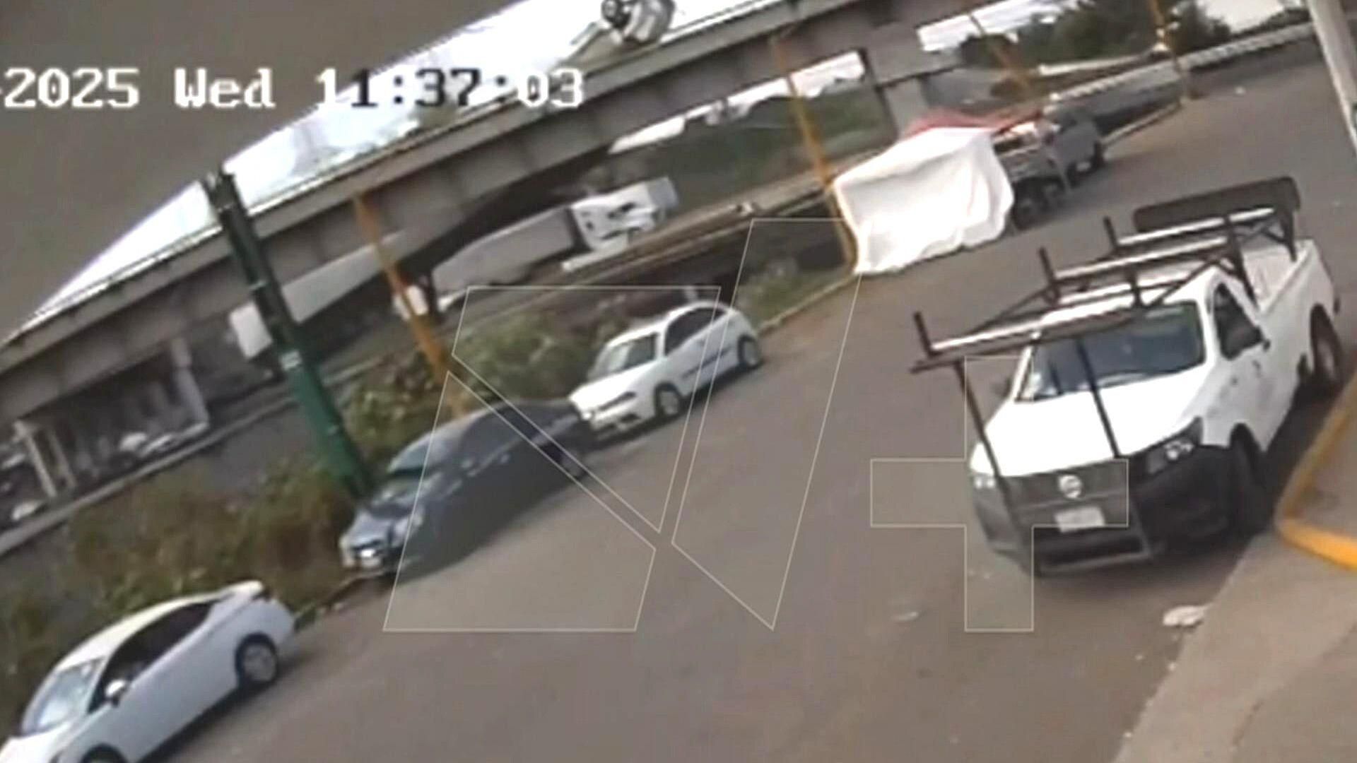 VIDEO: Momento Exacto en que Tráiler Vuelca y Cae de un Puente en la ...