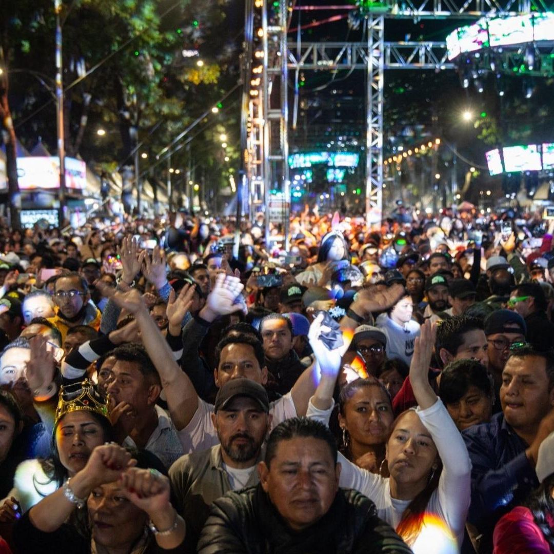 Miles de Capitalinos Reciben el Año 2025 en Paseo de la Reforma
