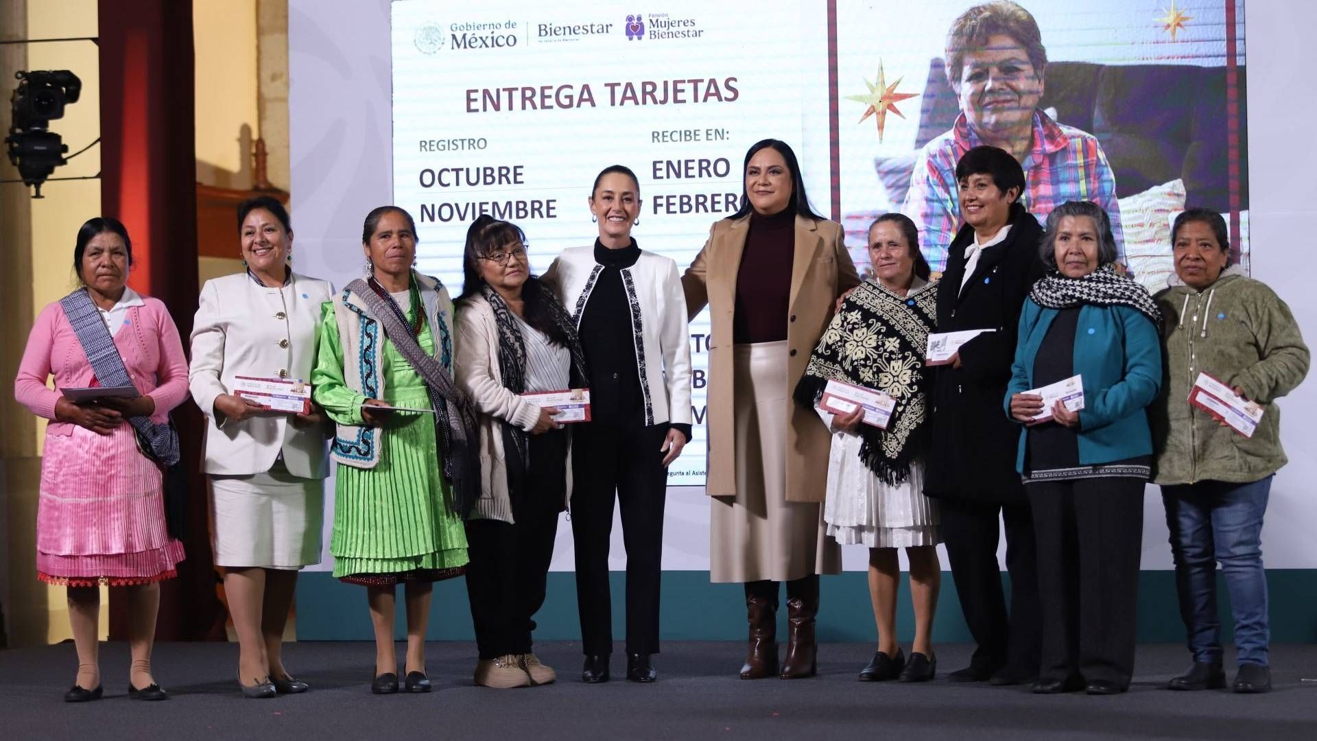 El nuevo programa Pensión Mujeres Bienestar inició la entrega de tarjetas por lo que el primer pago está muy cerca de ser depositado
