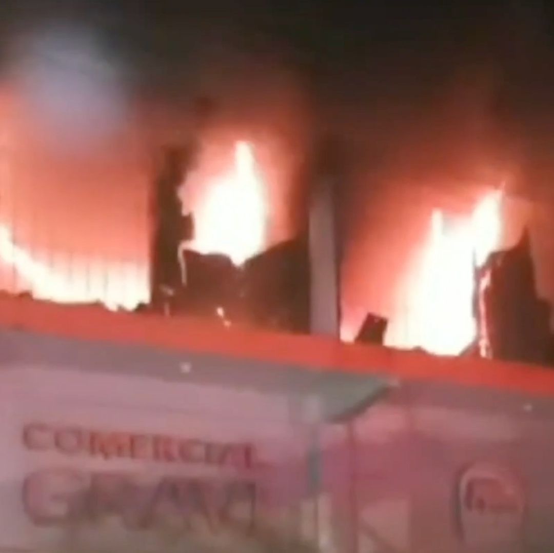 Incendio en ferretería de Omealca, Veracruz
