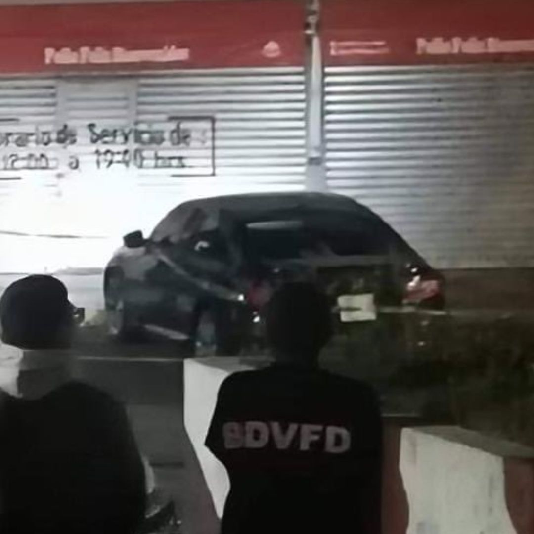 Un hombre fue ejecutado a balazos cuando viajaba a bordo de su vehículo por sujetos desconocidos en Cuautlancingo, Puebla.