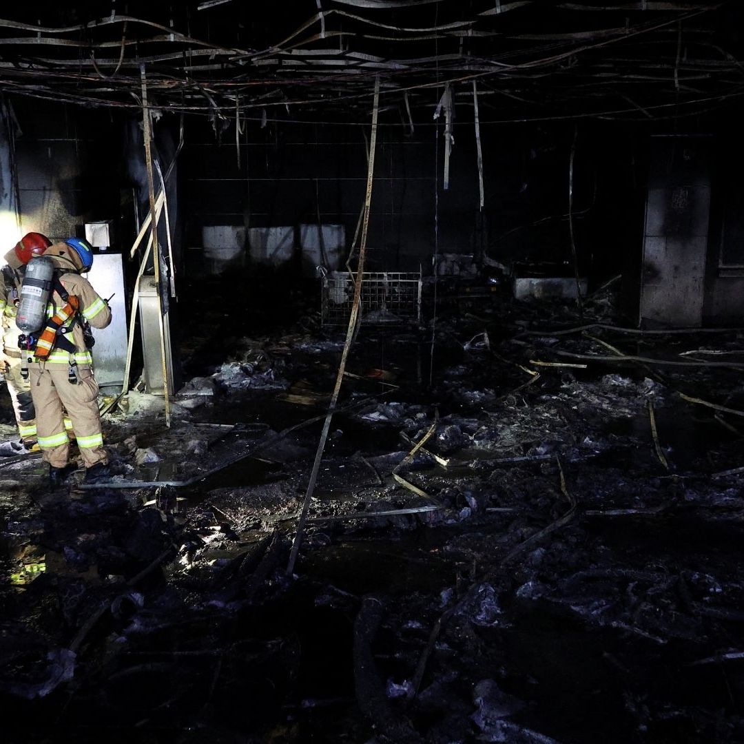 Bomberos Rescatan a 270 Personas tras Incendio en Edificio Comercial en Corea del Sur