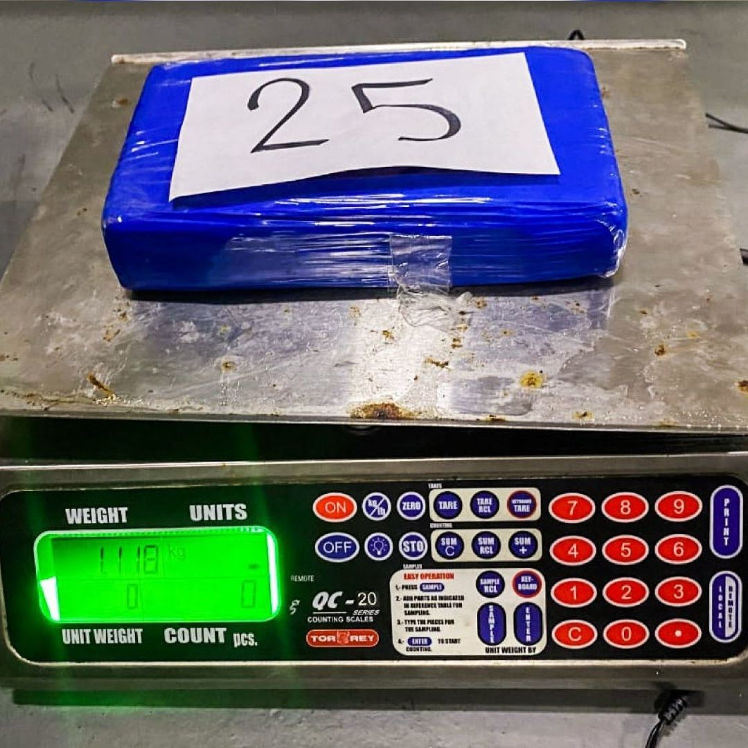Los elementos de la Marina localizaron un total de 455 paquetes que contenían 453 kilos.