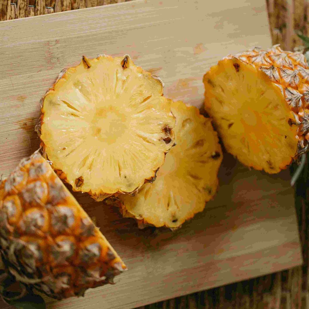 Beneficios de comer piña en la noche