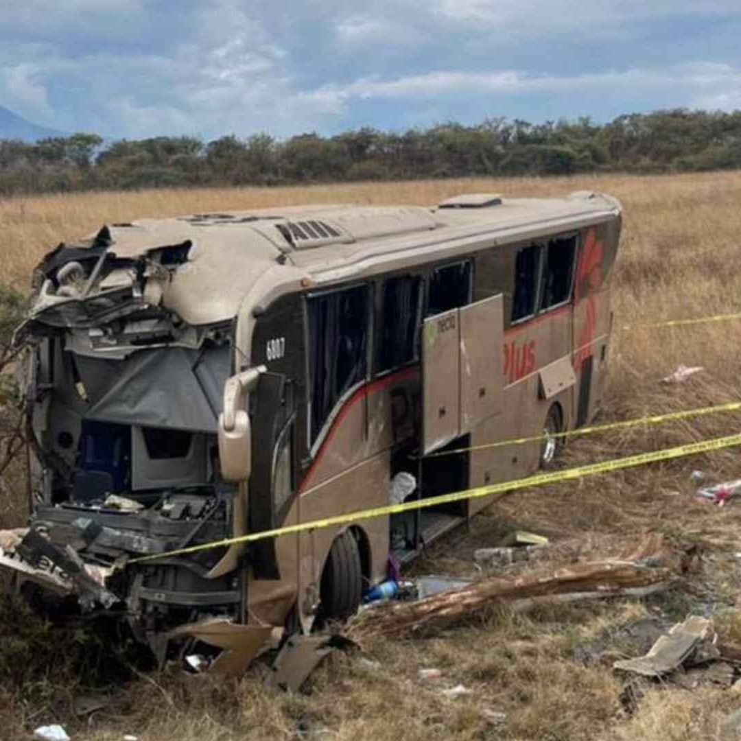 Accidente en la Autopista México - Guadalajara Deja Saldo Preliminar De 1 Muerto y 17 Lesionados