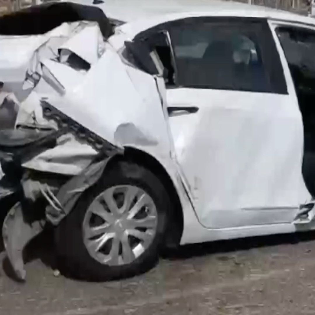 Hombre sobrevive a choque tras perder su llanta en plena carretera.
