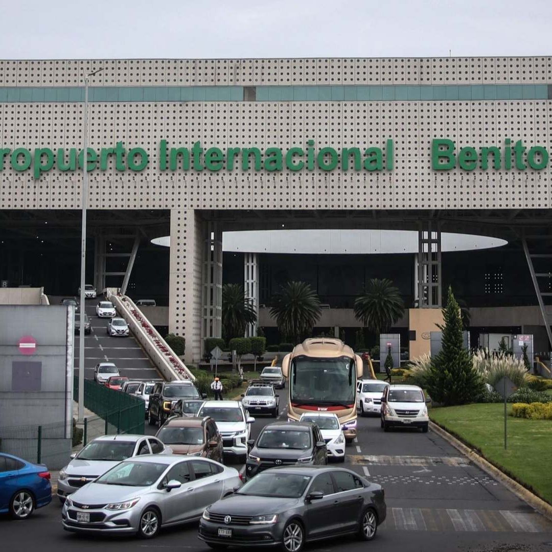 Venezolano es atacado a navajazos en la Terminal 2 del AICM