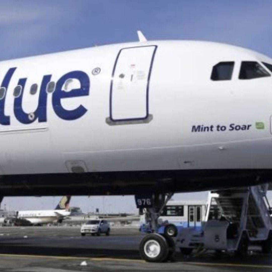 Hallan 2 Cadáveres en Tren de Aterrizaje de Avión de JetBlue en Florida; Así los Encontraron