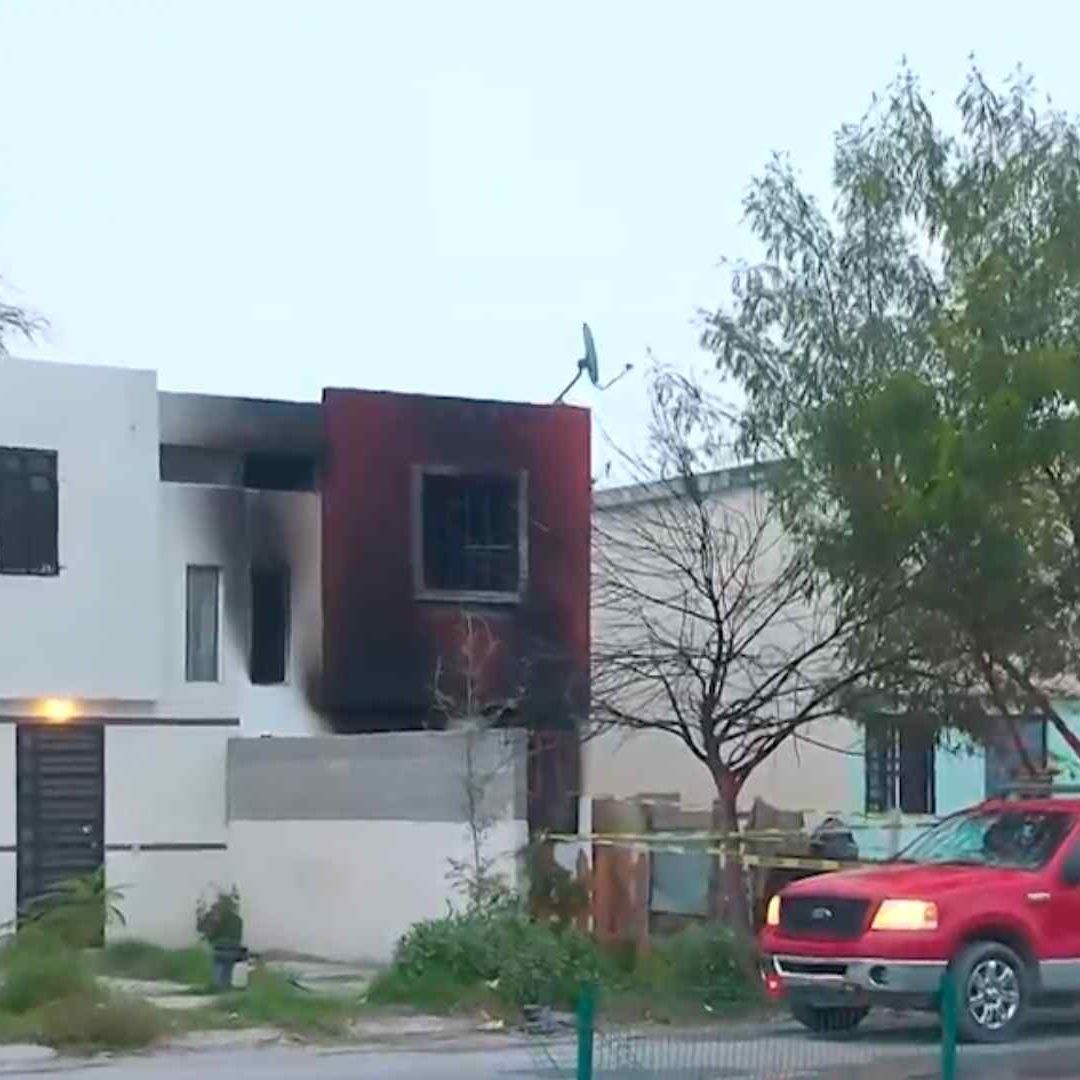 Aparentemente fue un cortocircuito que ya no les da tiempo de poder maniobrar y ponerse a salvo.