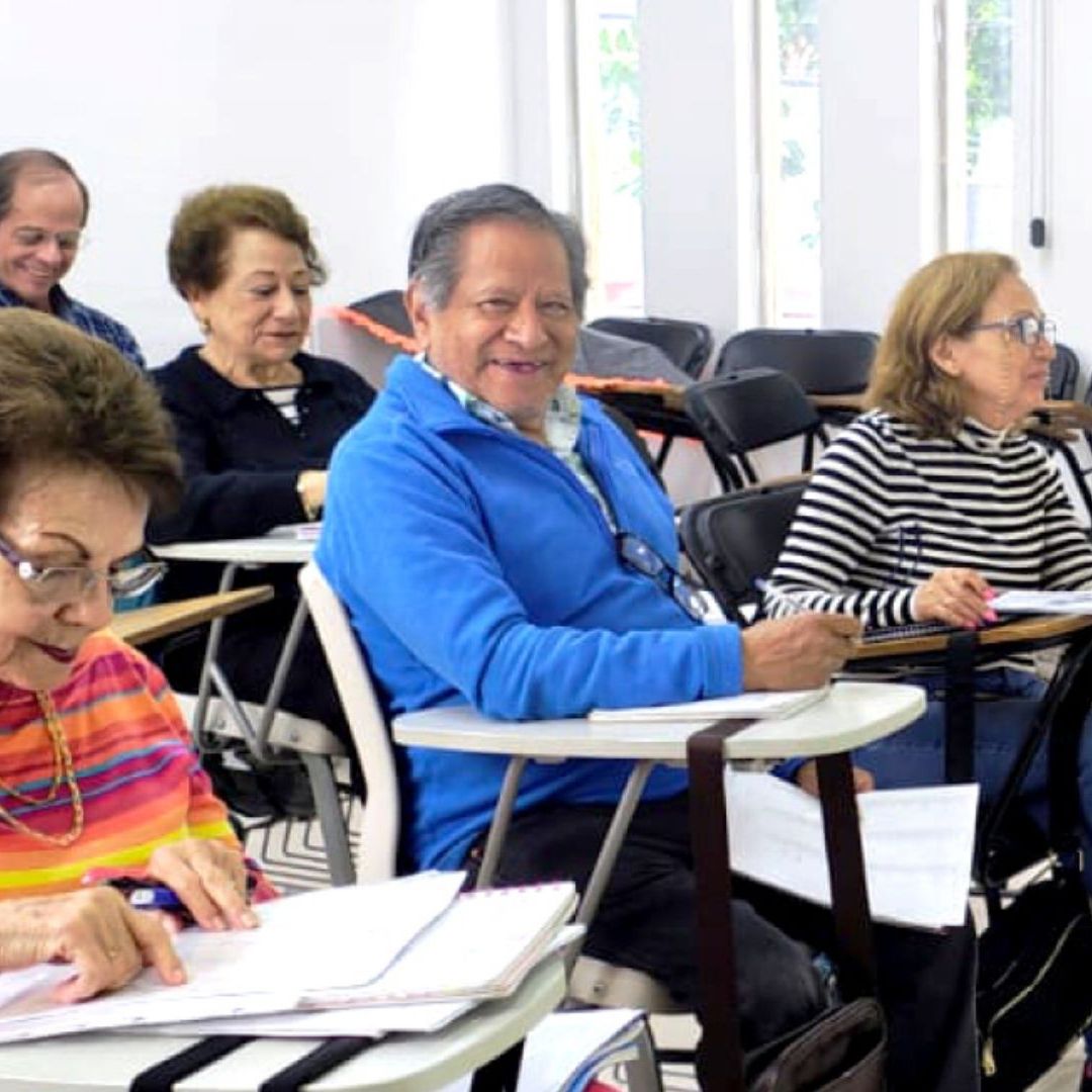 El INAPAM ofrece la oportunidad a los adultos mayores de ganar más de 11 mil pesos al mes. Conoce aquí cómo conseguirlo