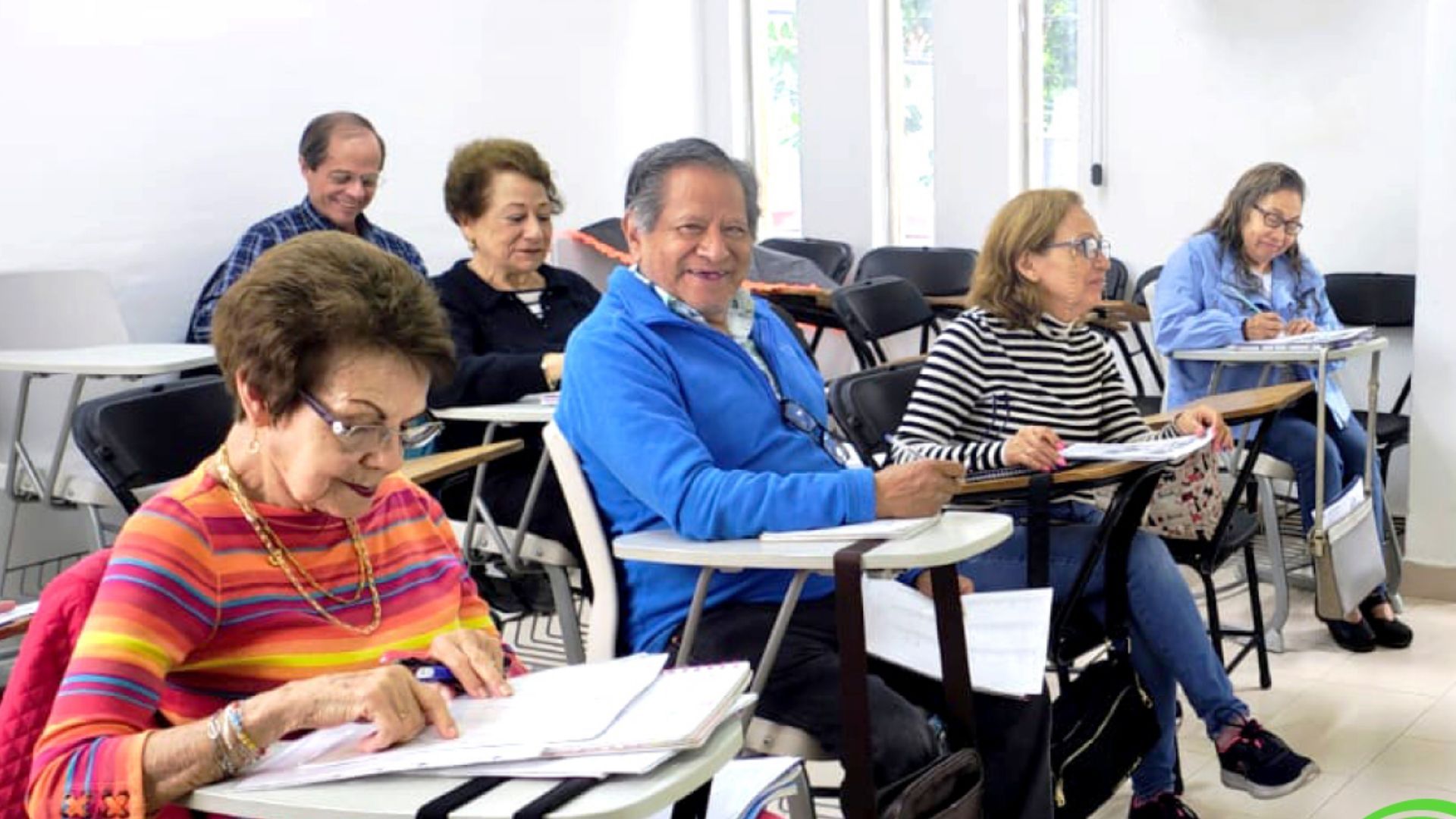 El INAPAM ofrece la oportunidad a los adultos mayores de ganar más de 11 mil pesos al mes. Conoce aquí cómo conseguirlo