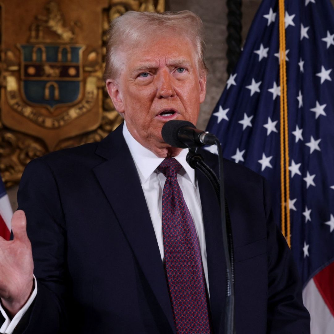 Trump ahora pide a la Corte Suprema Pausar caso Stormy Daniels