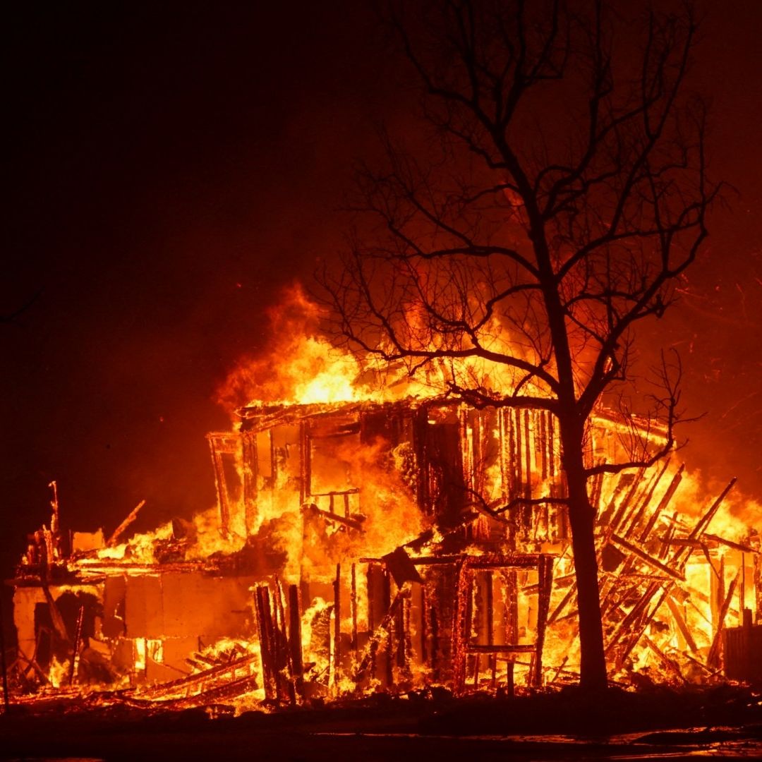 Famosos desalojados por incendios en California