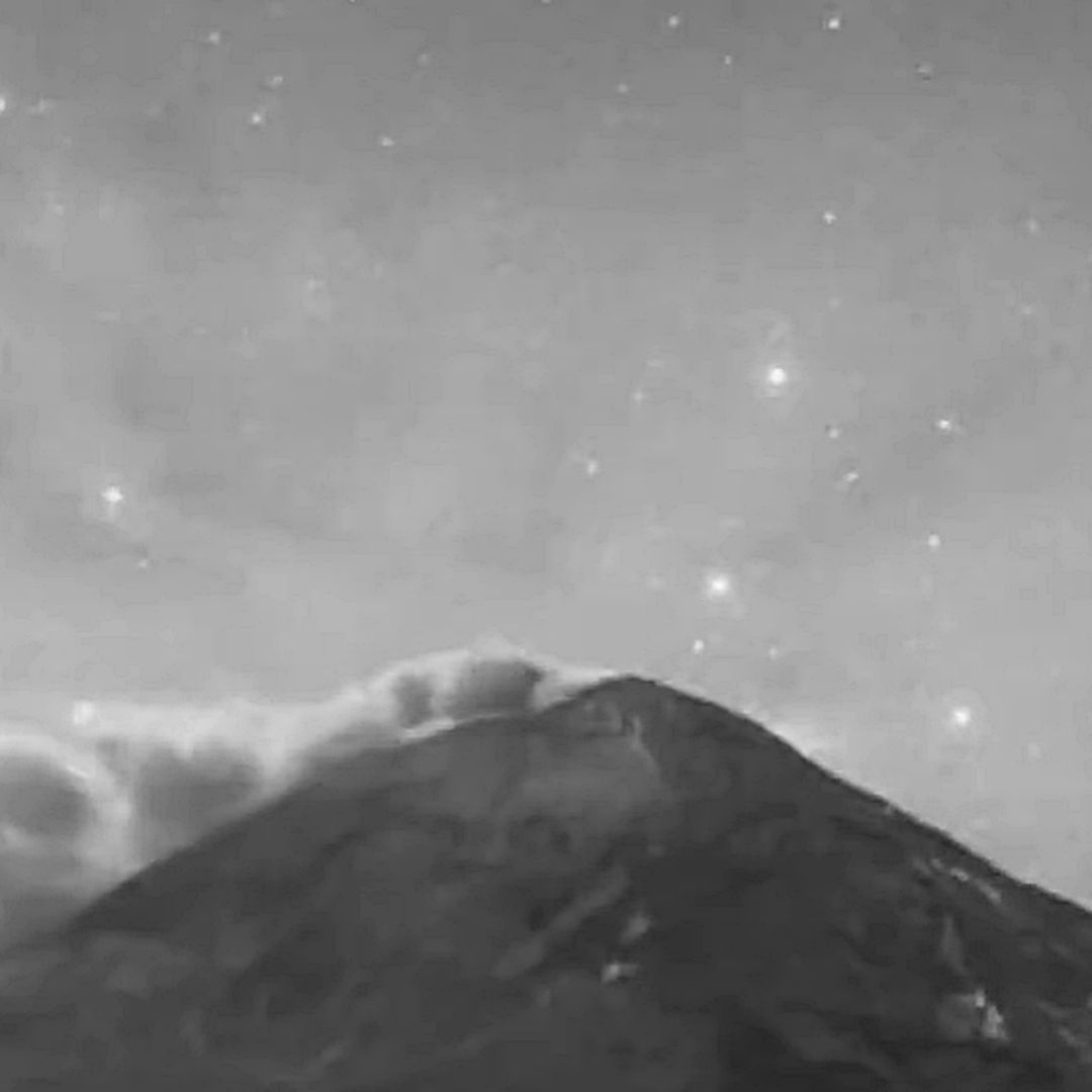 Captan lluvia de estrellas en el Popocatépetl