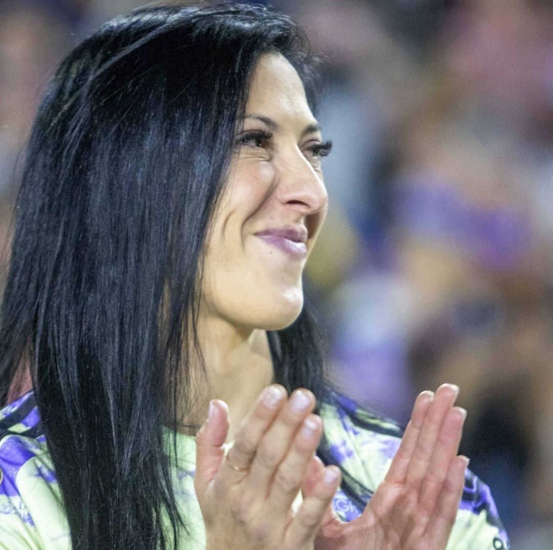 Así fue la Festiva Presentación de Jenni Hermoso Ante la Afición de Tigres
