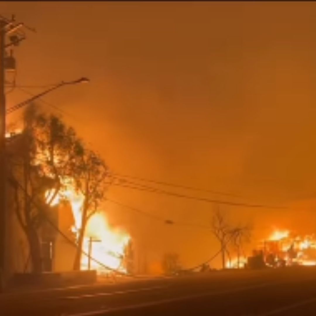 Incendios consumen casa de Carlos Vela