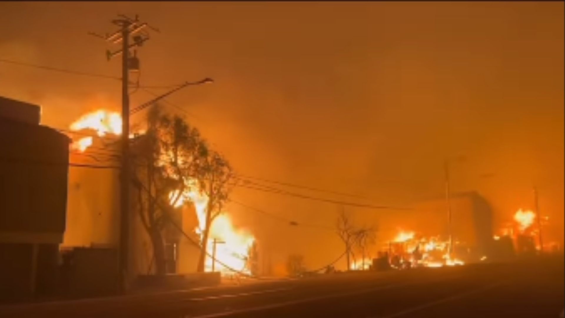 Incendios consumen casa de Carlos Vela
