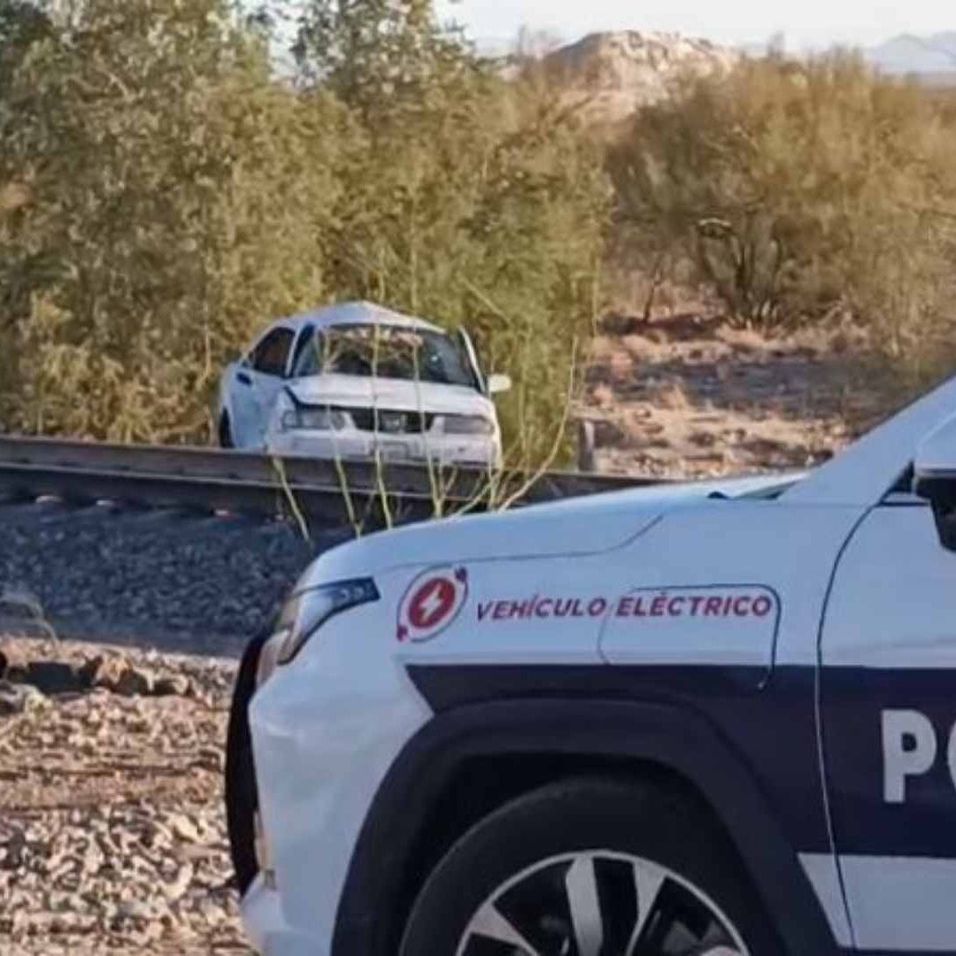 Conductor de Taxi Intentó Ganarle Paso a Locomotora y Fue Impactado en Hermosillo