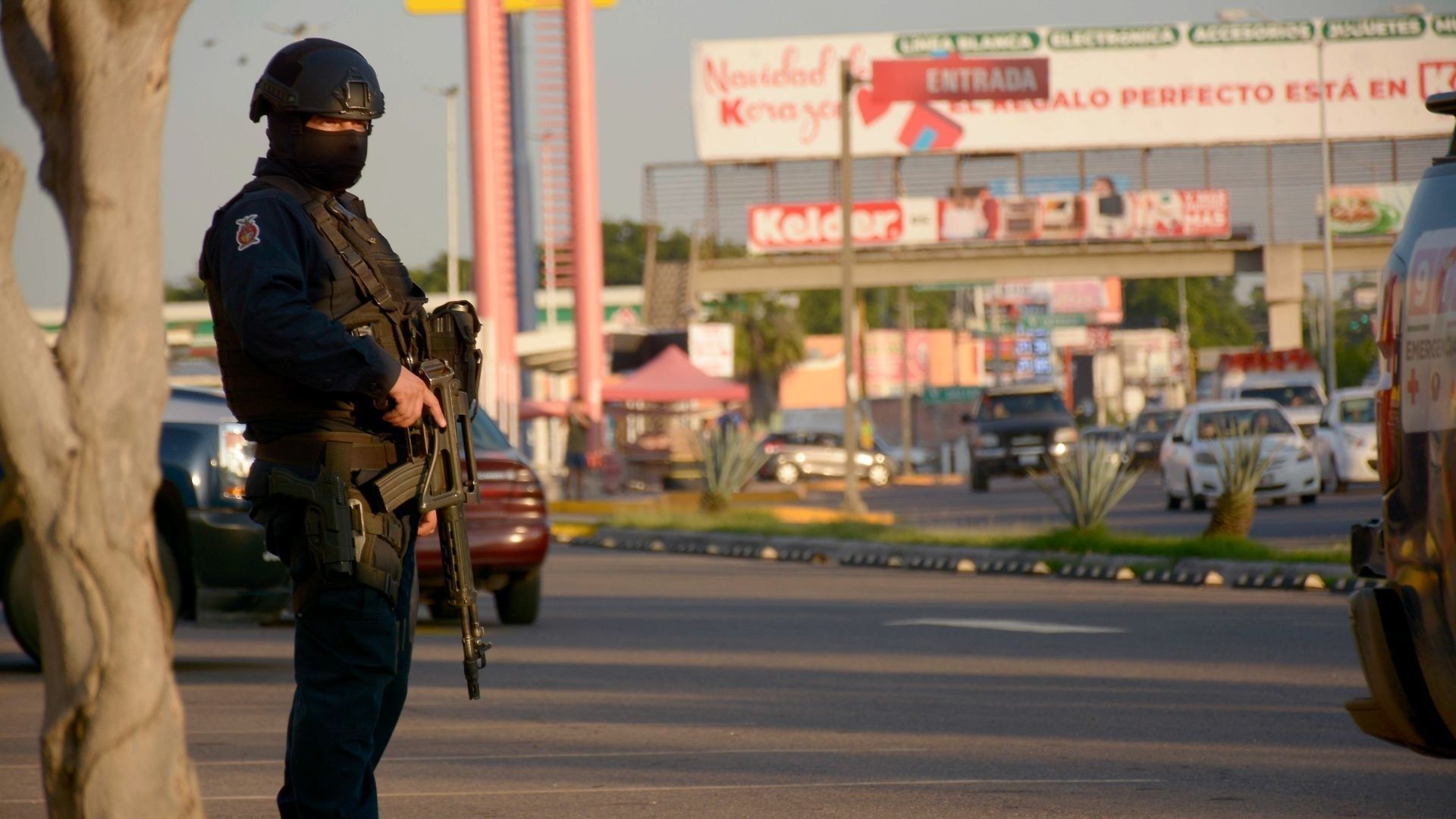 Autoridades patrullan calles de Culiacán, Sinaloa