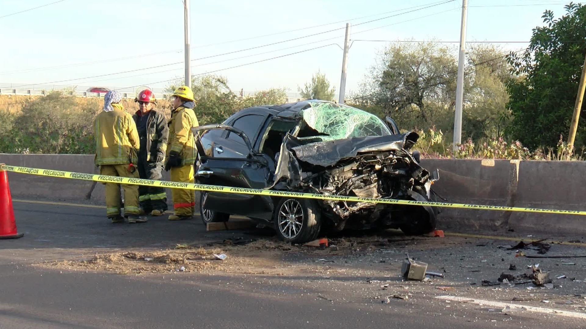 2 Hombres Chocan Contra Parte Trasera de Tráiler en Carretera a Chapala