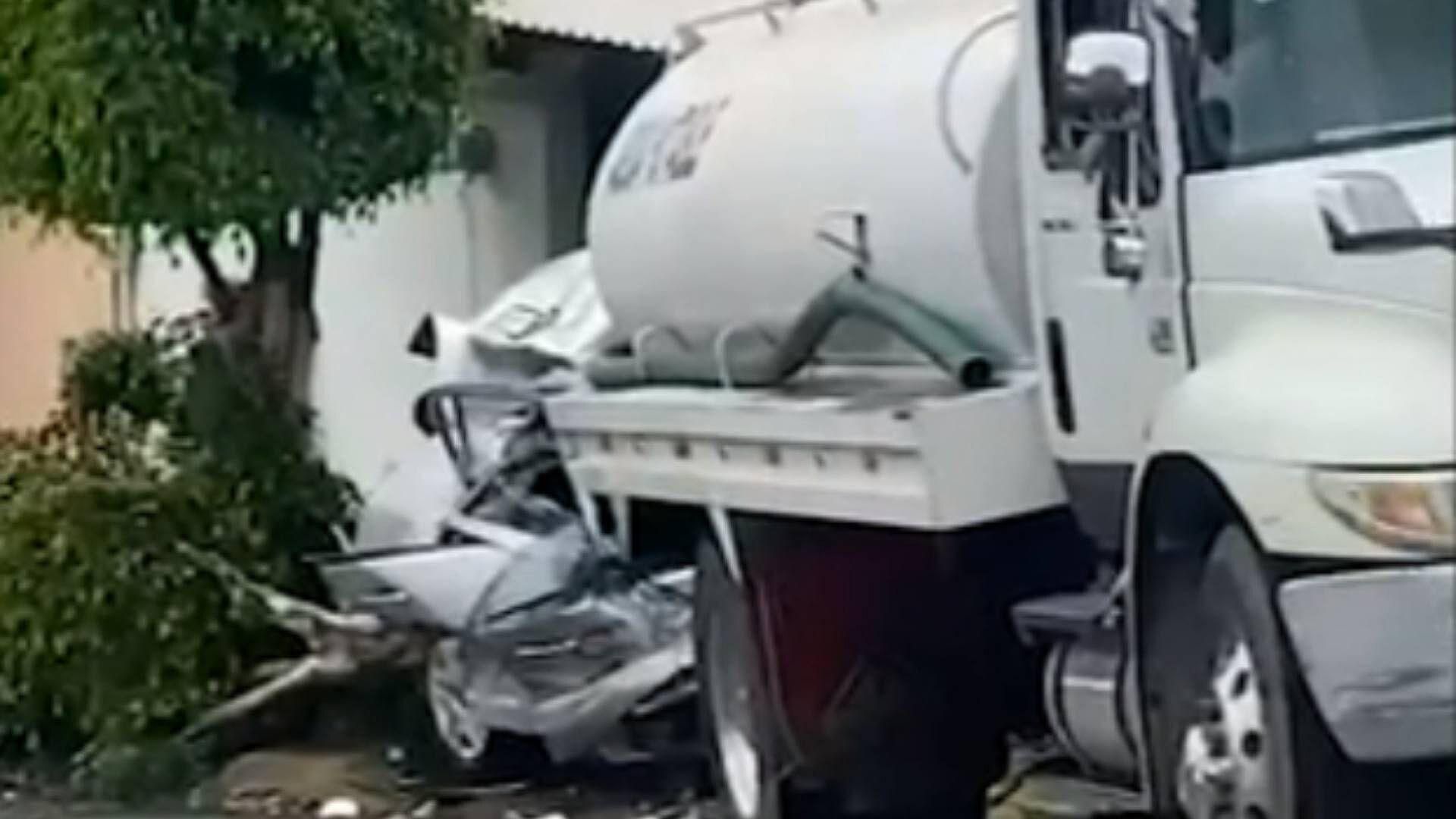 Así Quedaron Casas y Autos por Choque de Pipa sin Frenos en Naucalpan ...