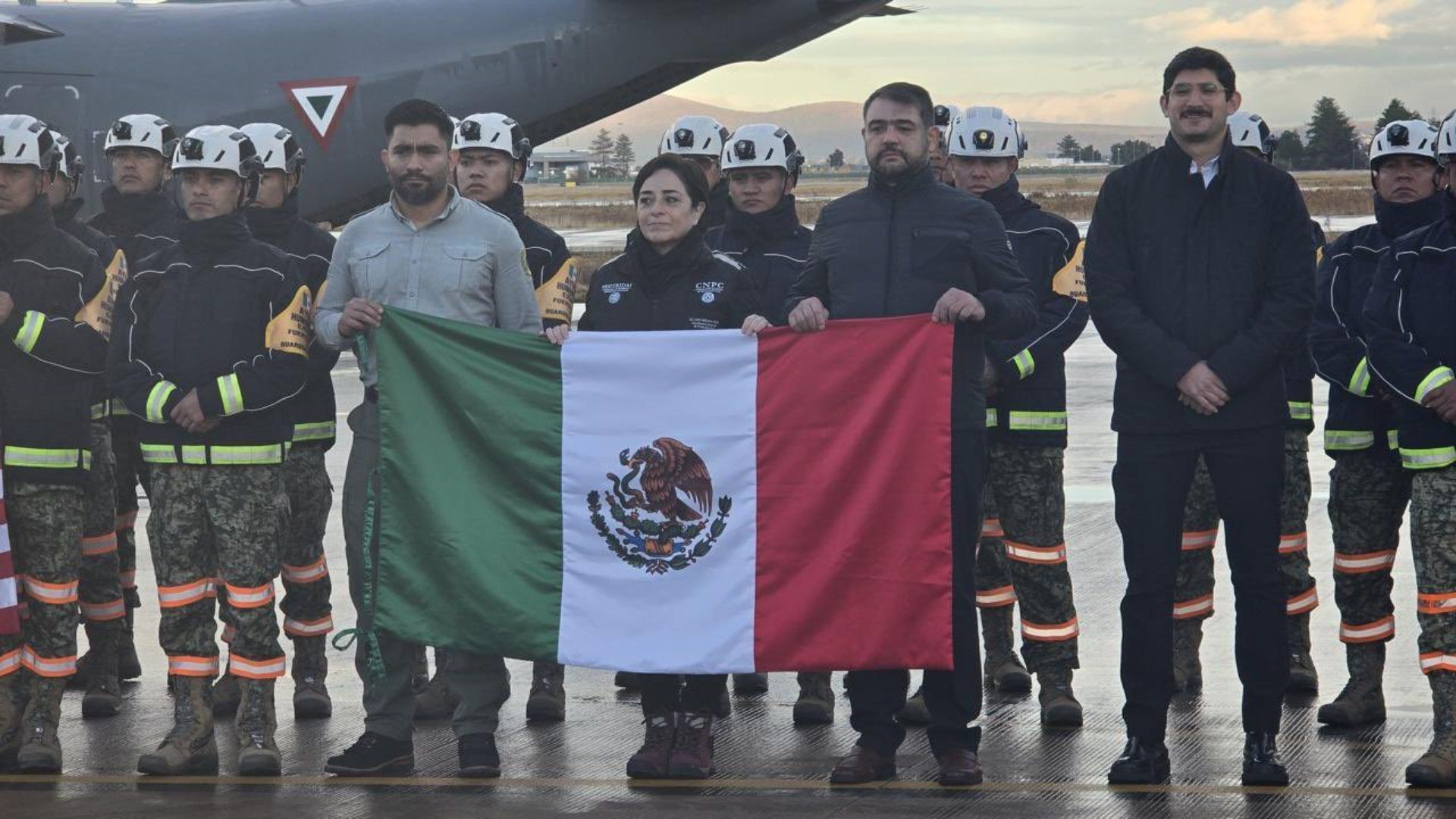 México envía grupo de ayuda humanitaria a Los Ángeles.