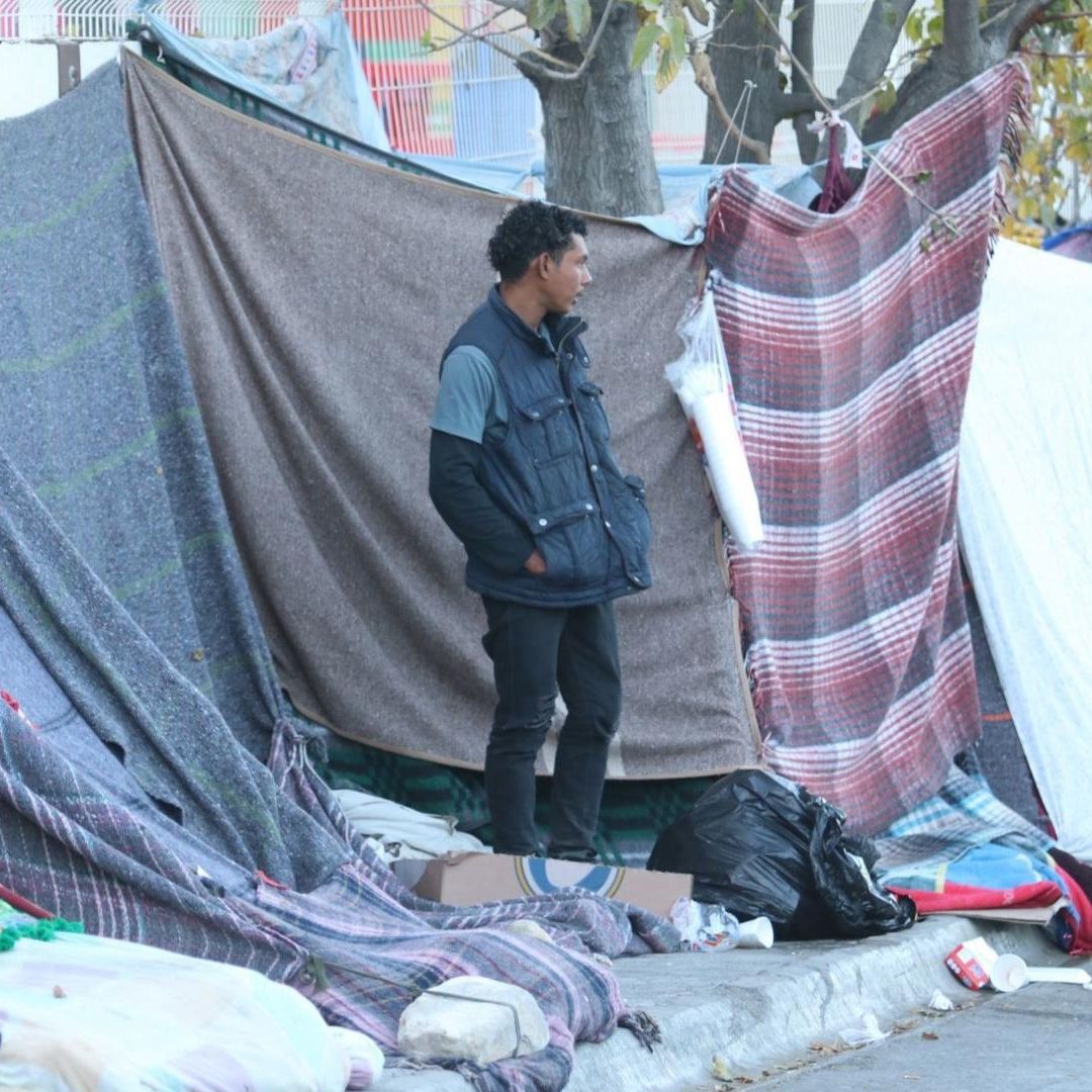Los migrantes dicen que no están acostumbrados a temperaturas tan bajas.