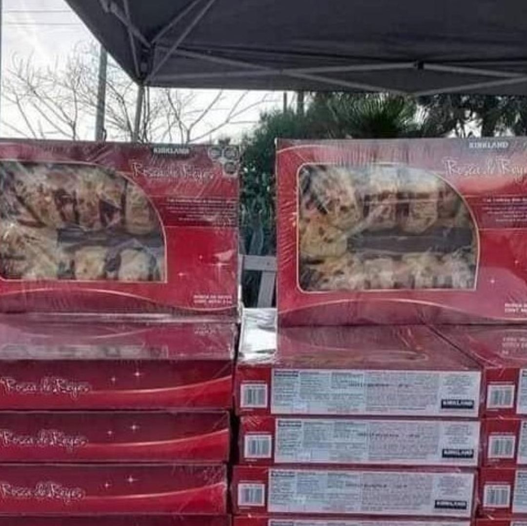 Revendedor remata roscas de reyes del Costco