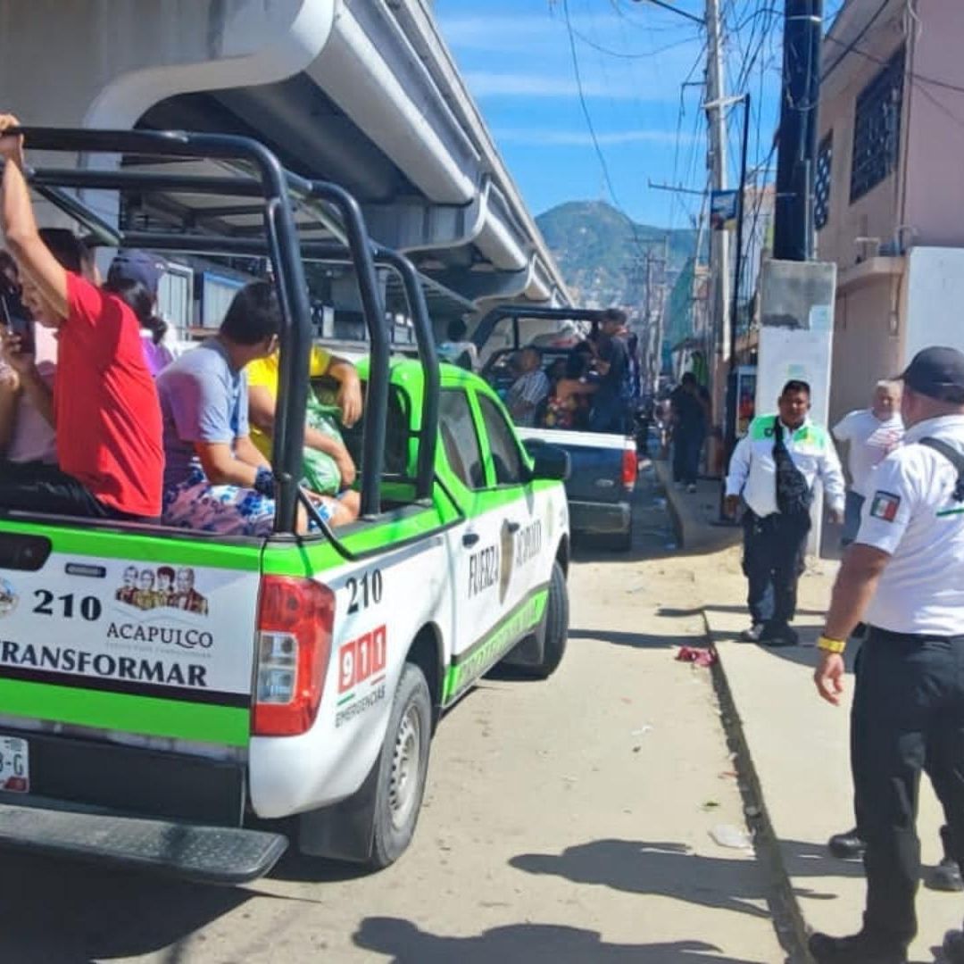 El grupo criminal realizó varios disparos contra las unidades de transporte, acción que provocó lesiones a por lo menos un chofer de los camiones atacados