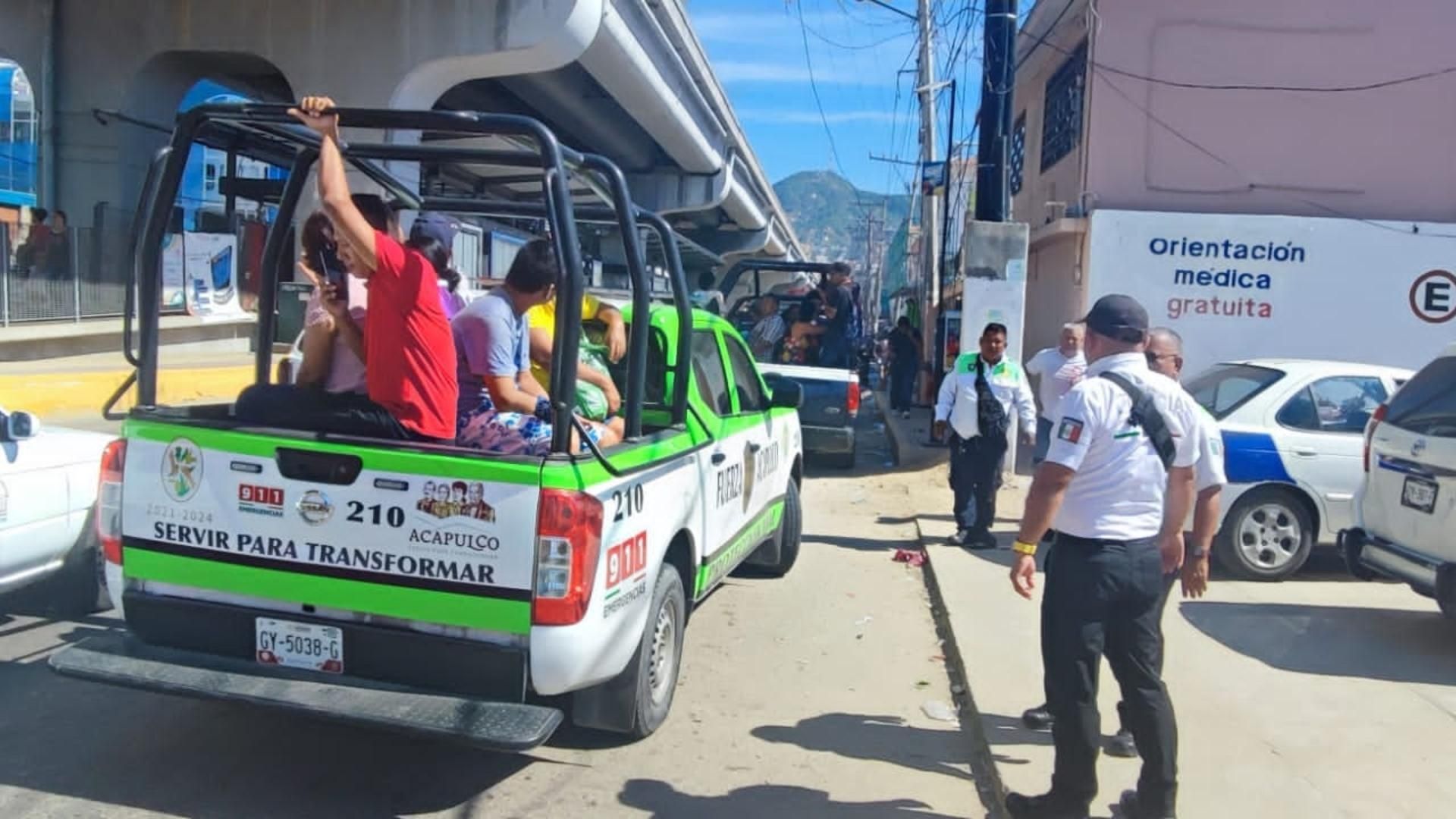 El grupo criminal realizó varios disparos contra las unidades de transporte, acción que provocó lesiones a por lo menos un chofer de los camiones atacados