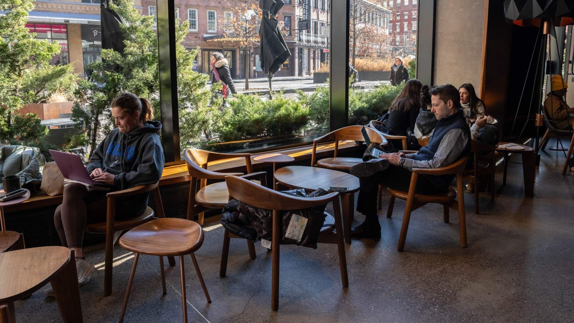 ¿Necesitas Ir al Baño? Starbucks Ya No Será Una Opción Accesible para Todos