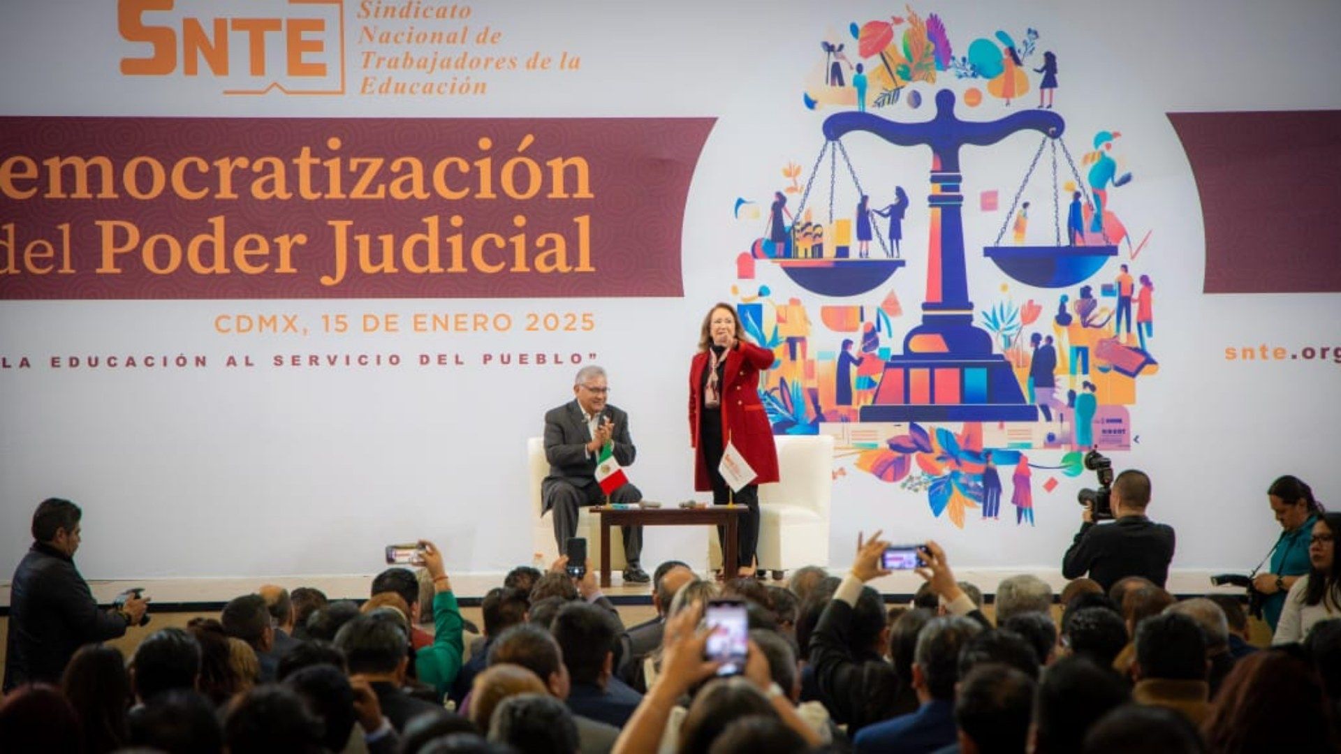 Ministra Yasmín Esquivel en reunión con integrantes del SNTE por elección judicial
