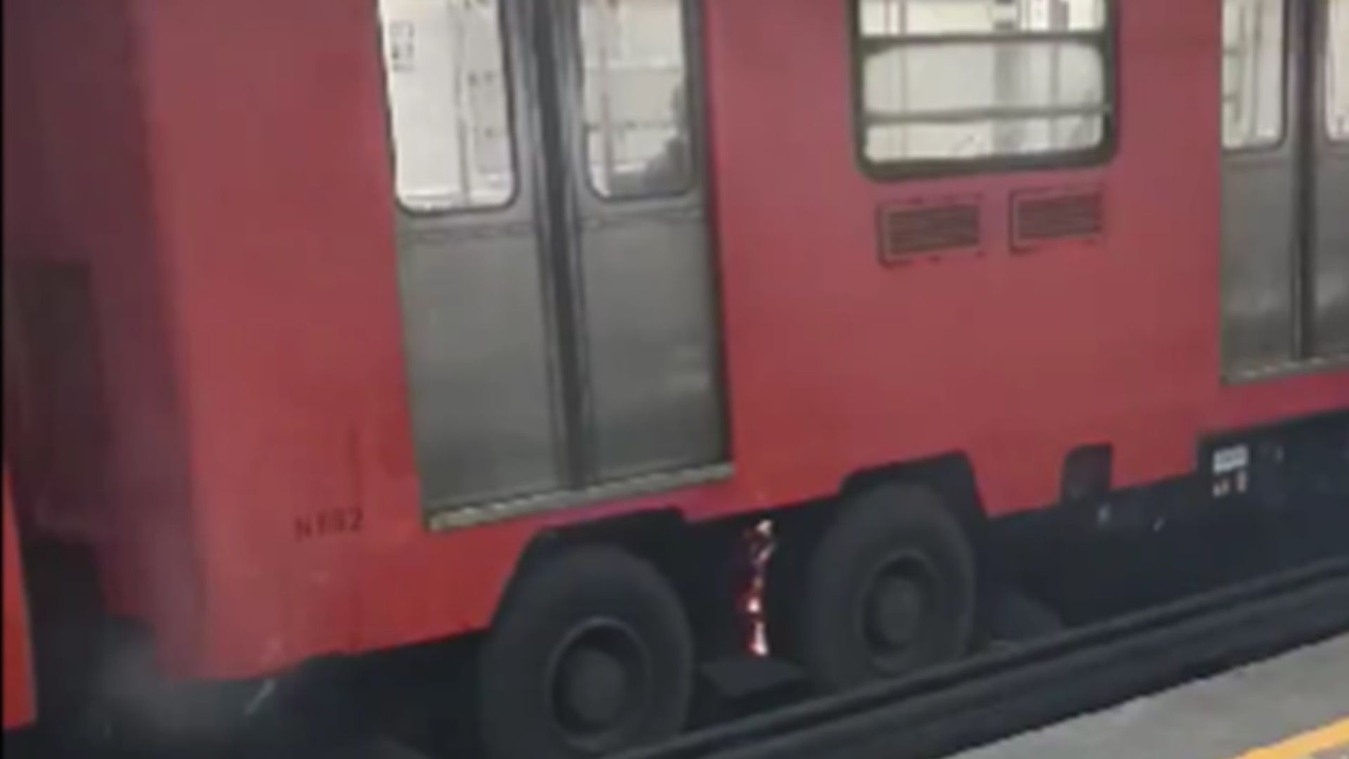 Se incendia llanta de vagón del Metro CDMX