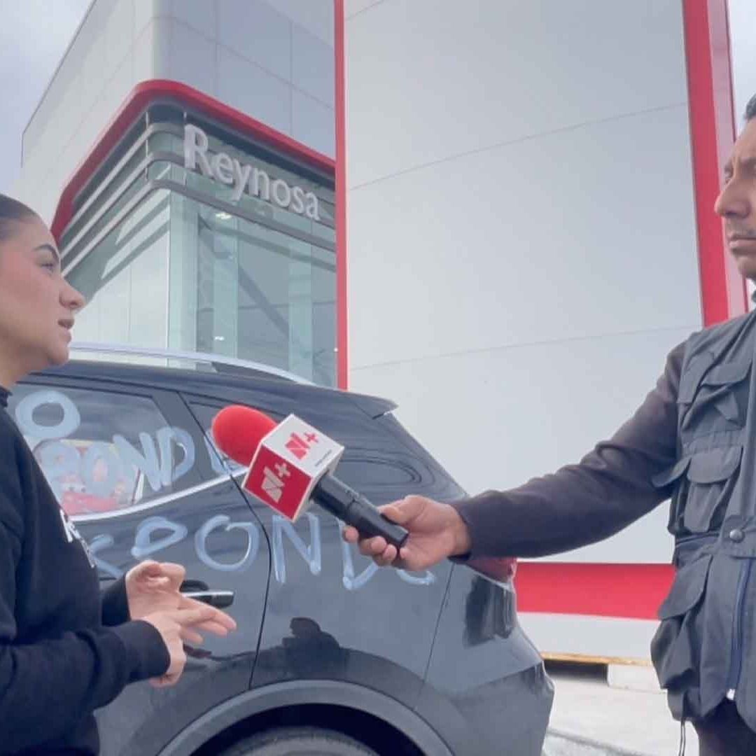 Mujer Se Manifiesta Afuera de Agencia en Reynosa; Le Vendieron Auto Presuntamente Defectuoso