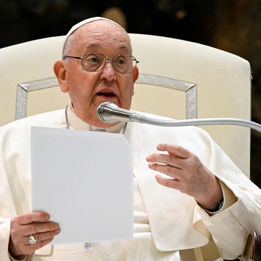 Salud del Papa Francisco Vuelve a Debilitarse; Tiene "Un Poco de Bronquitis"