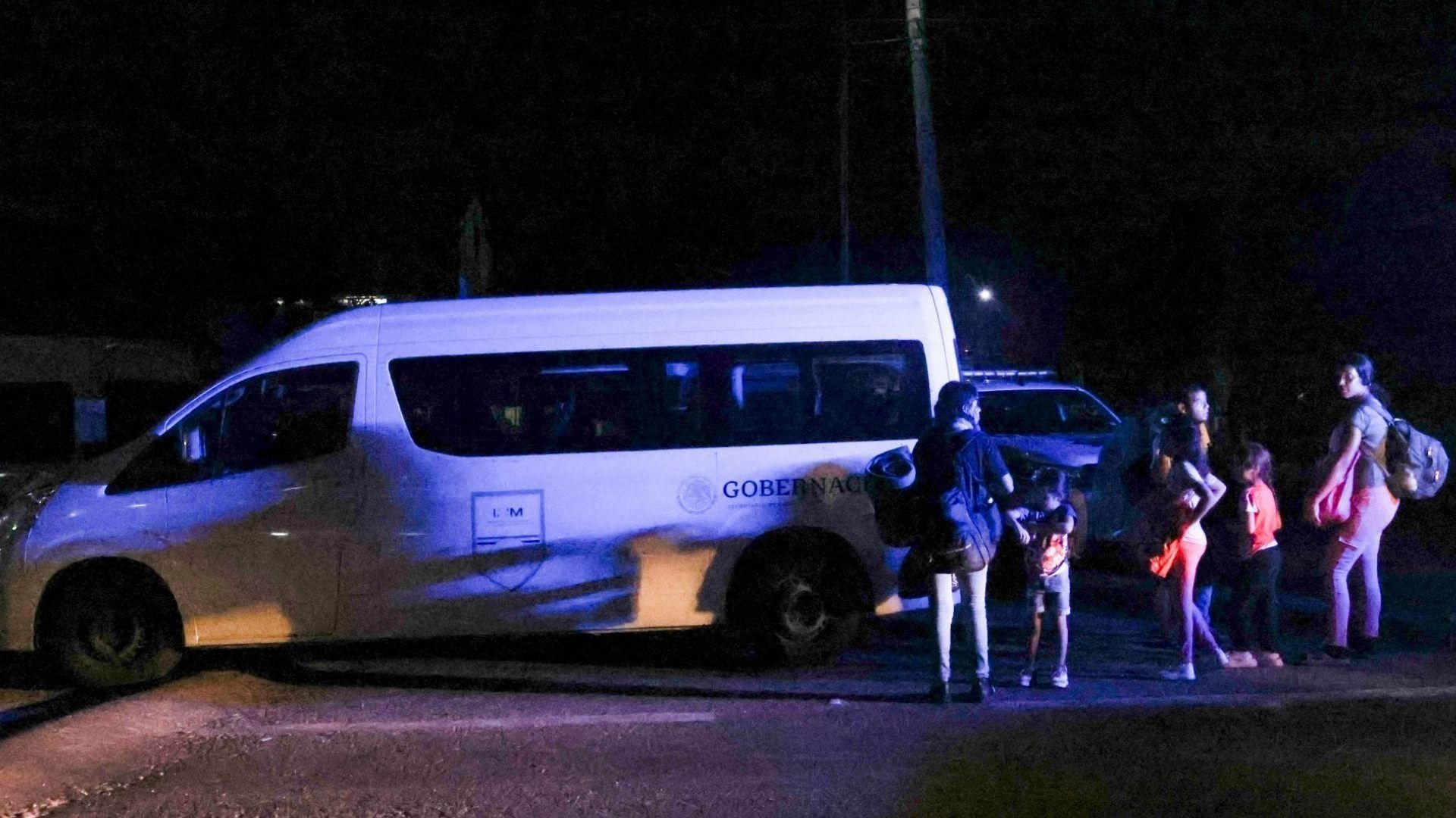 Caravana migrante se entrega a autoridades