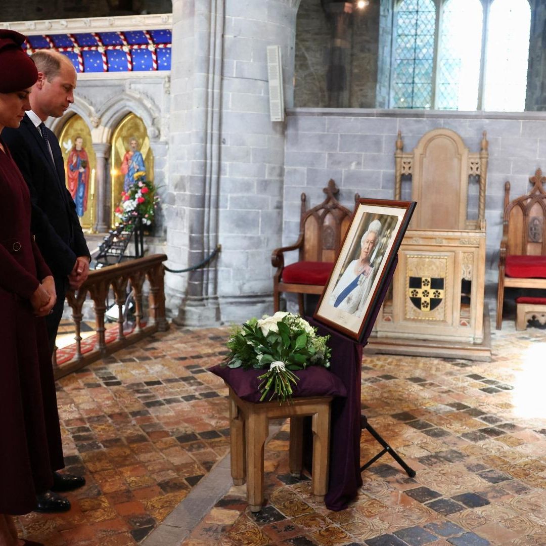 En el lecho de muerte de Isabel II se encontró una caja roja cerrada que contenía dos cartas selladas, una para Carlos III y otra para Edward Young