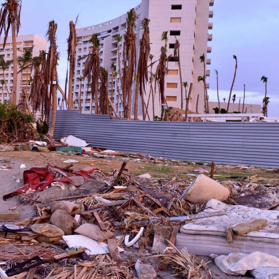 Expertos en el medio ambiente aseguran que la situación actual es ‘grave’ en las playas de la zona tradicional del puerto en el Pacífico mexicano