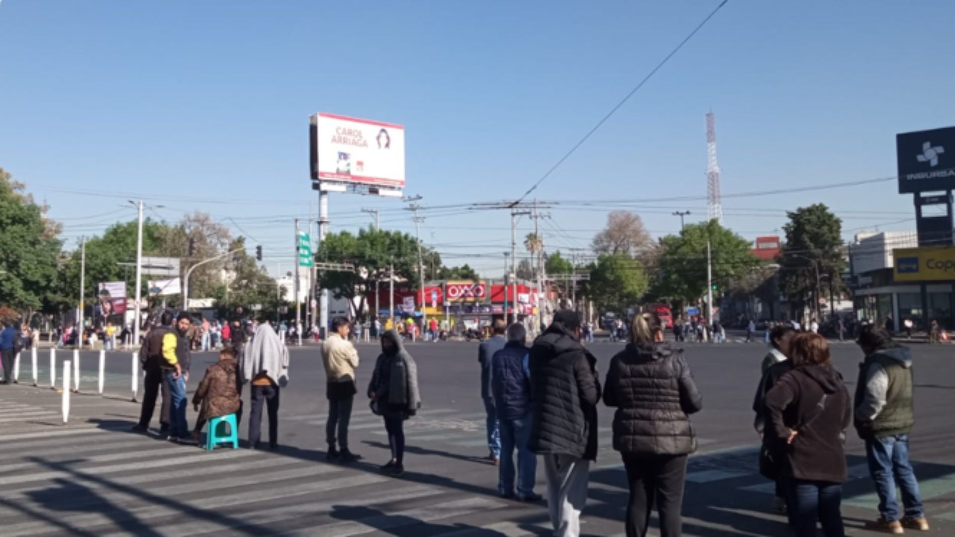 Reportan Caos Vial en Glorieta de Camarones