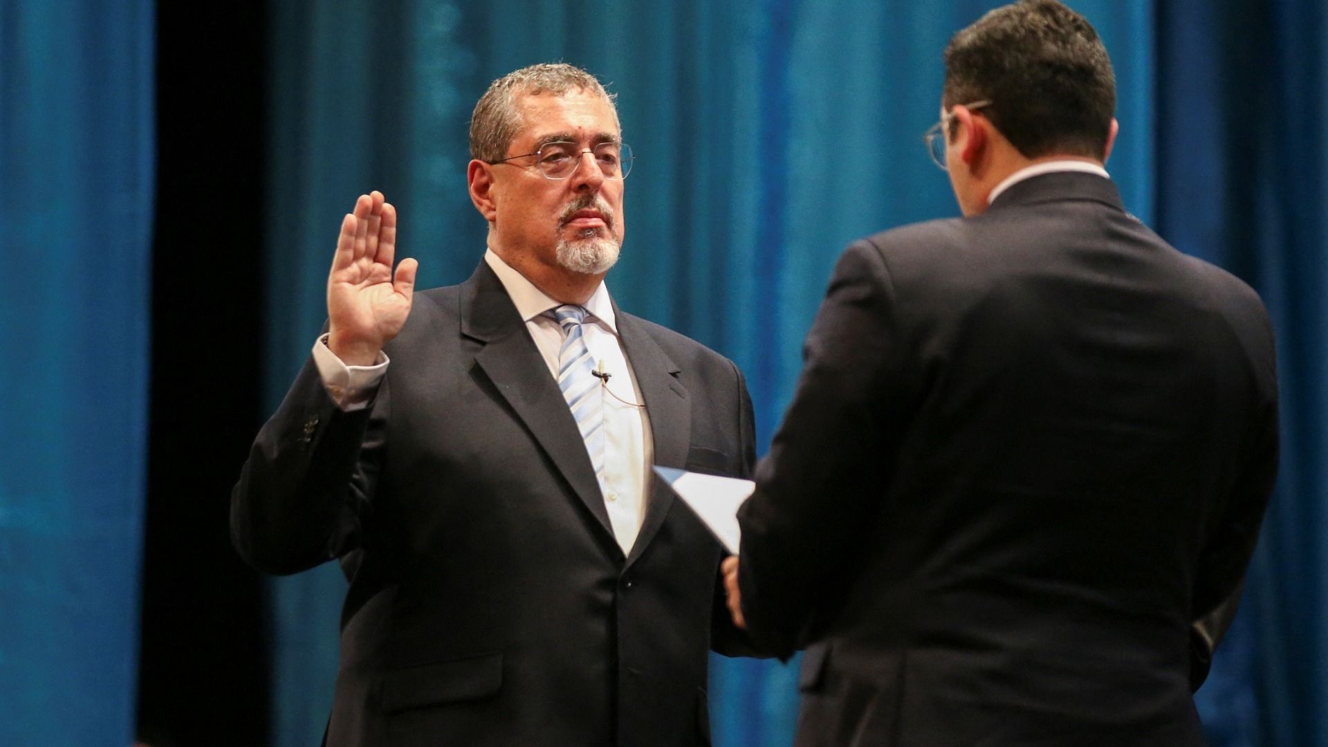 Bernardo Arévalo Jura como Presidente de Guatemala