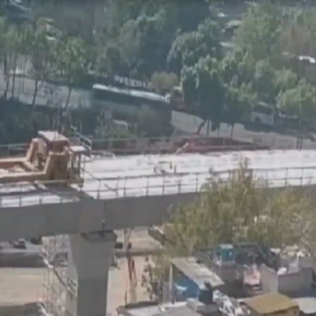 Momento en que cae estructura del Tren Interurbano