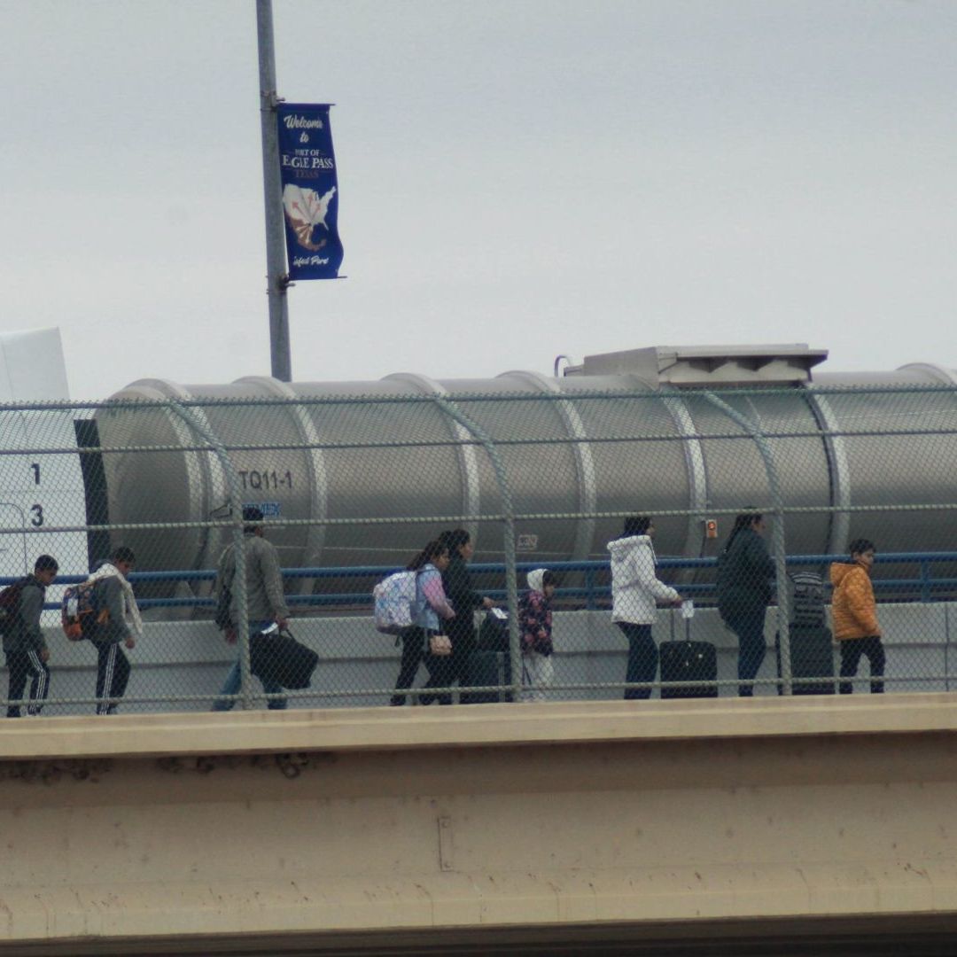 ¿Qué es 'México te Abraza'? Así Funciona Plan del Gobierno para Recibir a Migrantes Mexicanos