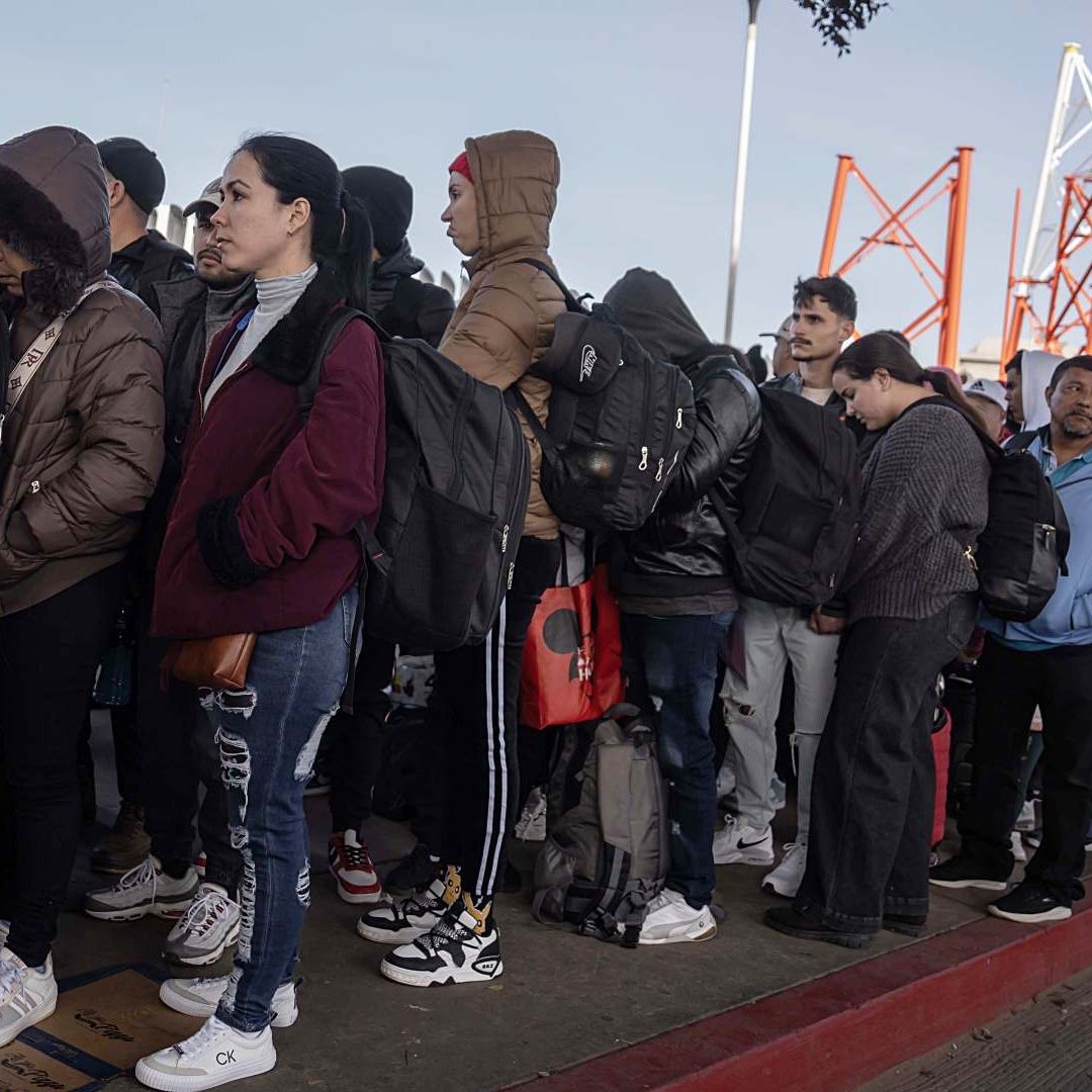 Quién Pagará Deportación de Migrantes a México; Sheinbaum Promete Atención Humanitaria