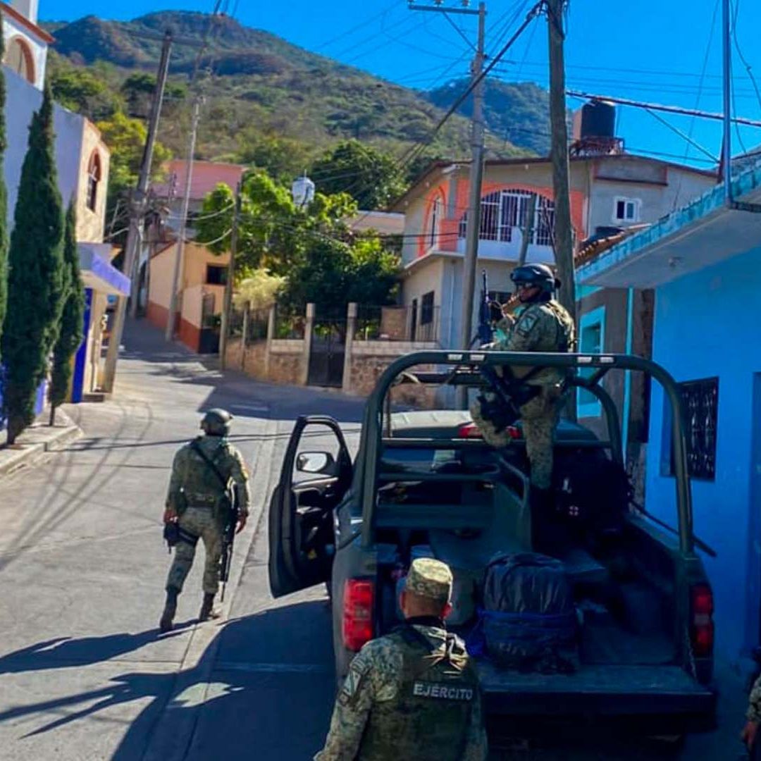Autoridades federales y estatales durante los operativos de búsqueda