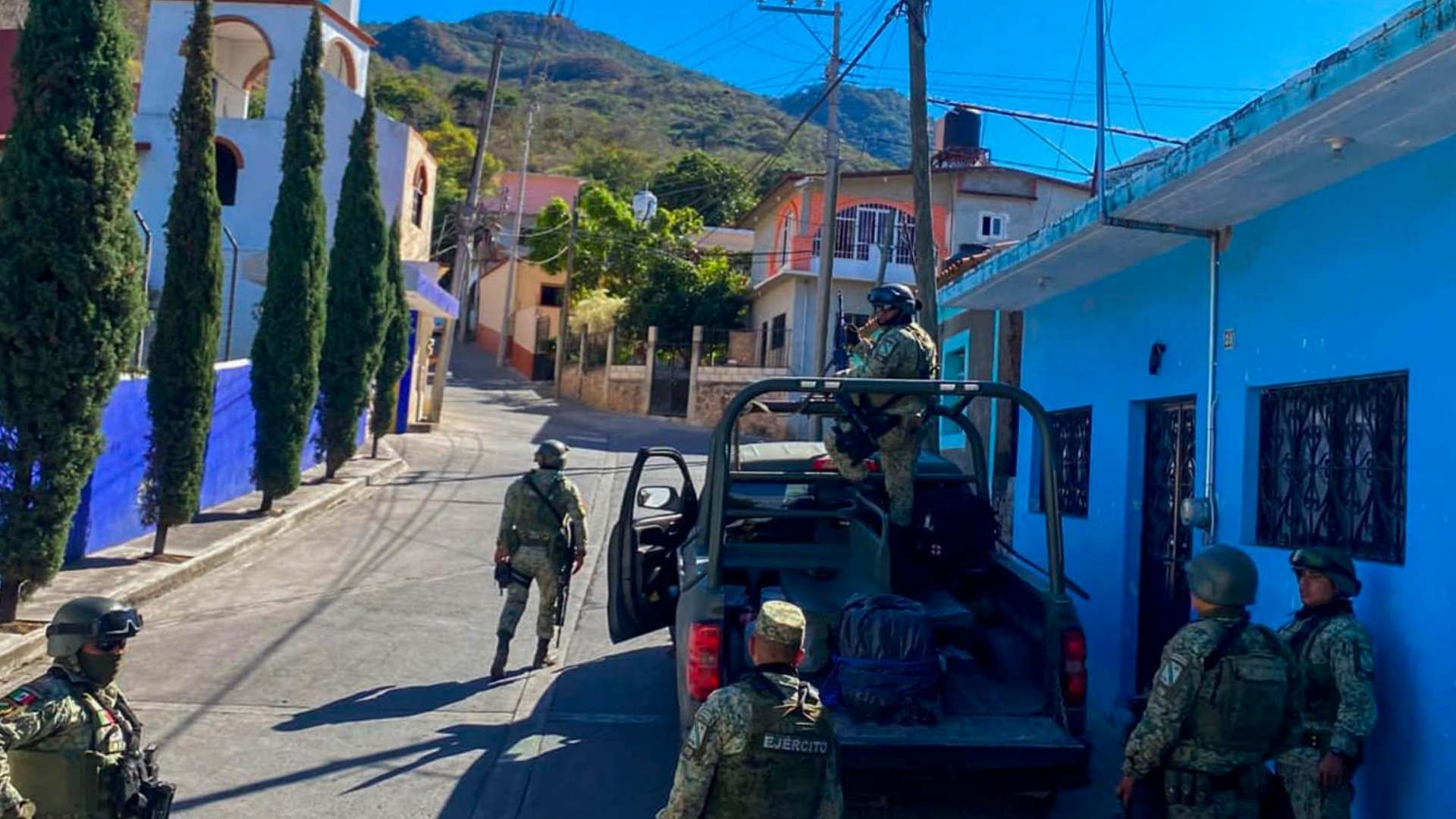 Autoridades federales y estatales durante los operativos de búsqueda