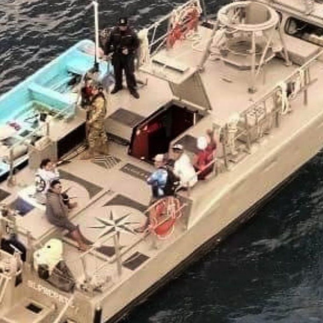 Crucero Rescata a Seis Pescadores y un Perrito Extraviados de Cozumel