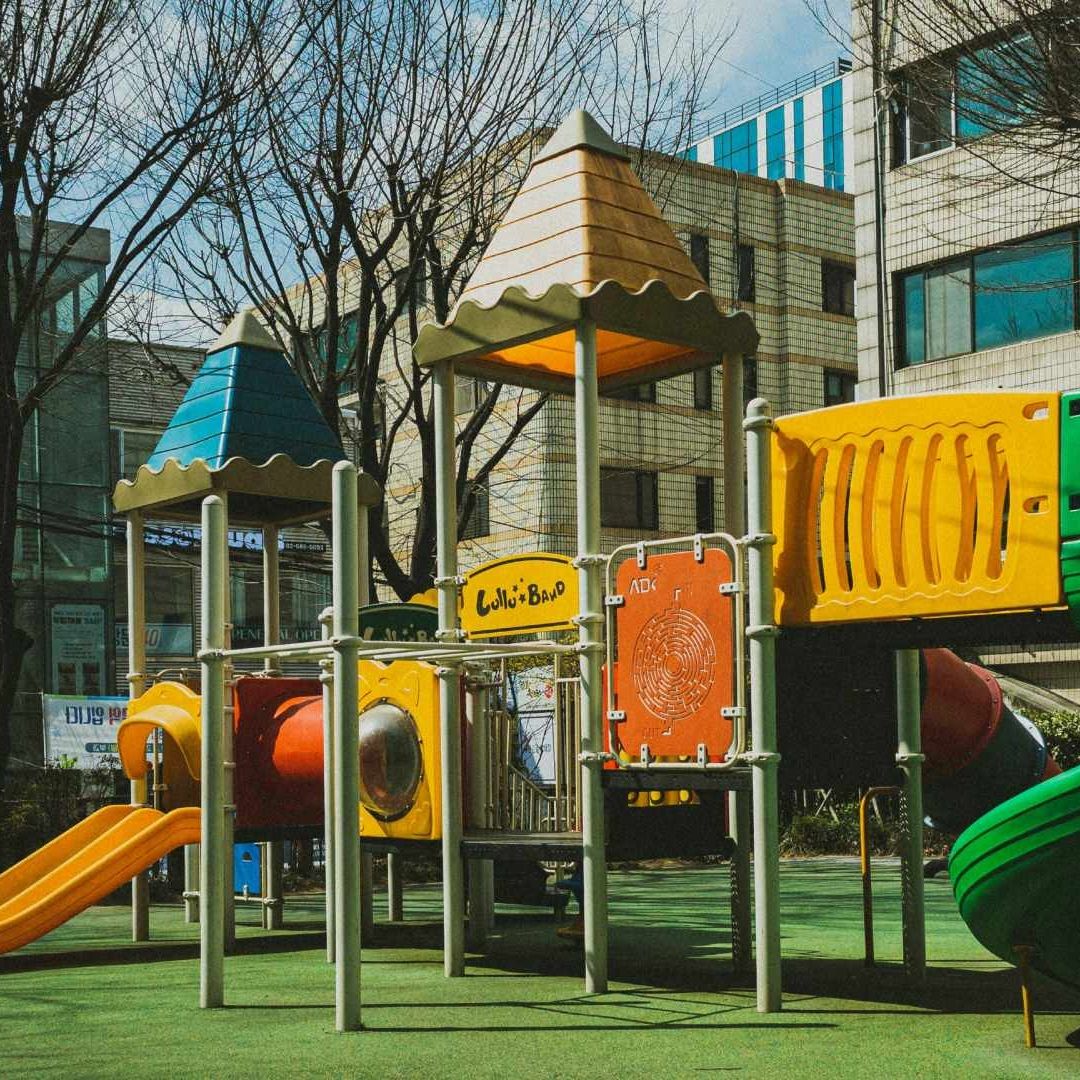 Sujeto Acuchilla a Personas en Parque y Mata a Dos; Entre ellos un Niño de Kínder