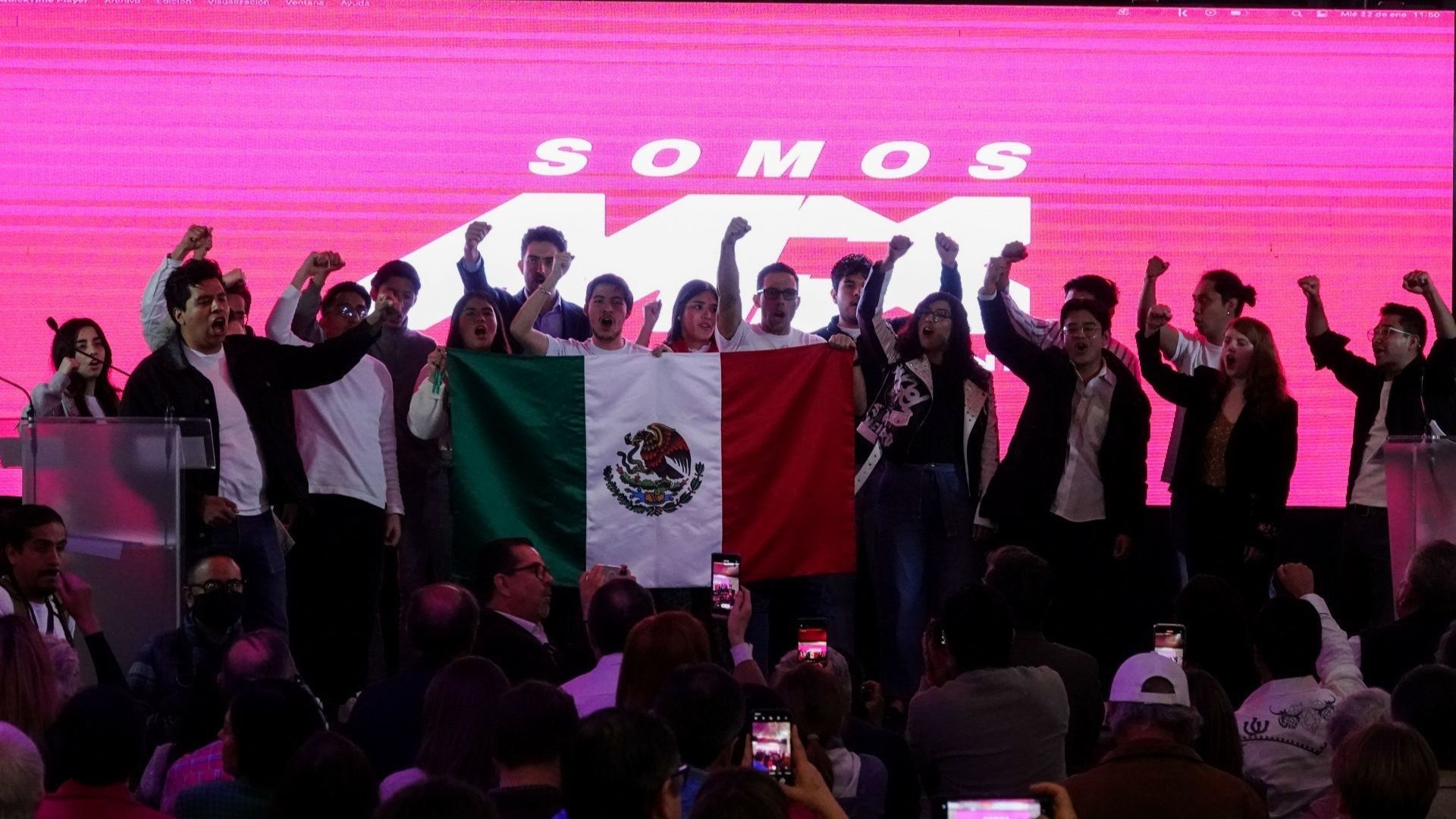 Un grupo de jóvenes encabezó la presentación de Somos México en el Centro Cultural Tlatelolco de la CDMX